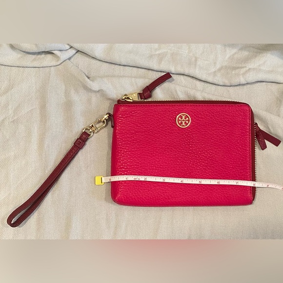 Tory Burch Fuchsia Landon Leather Wristlet - Picture 10 of 15